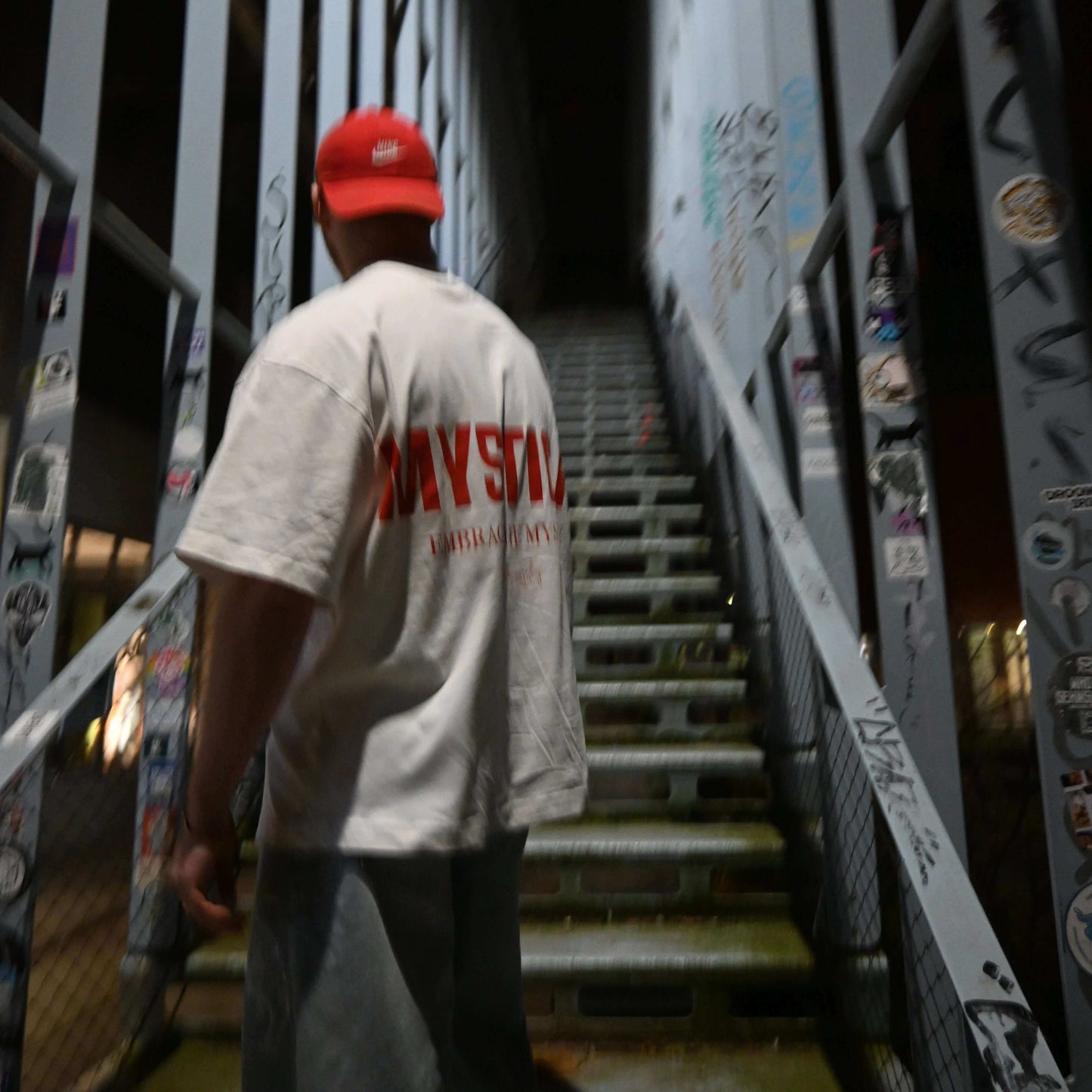 Oversized T-Shirt red on white side profile view