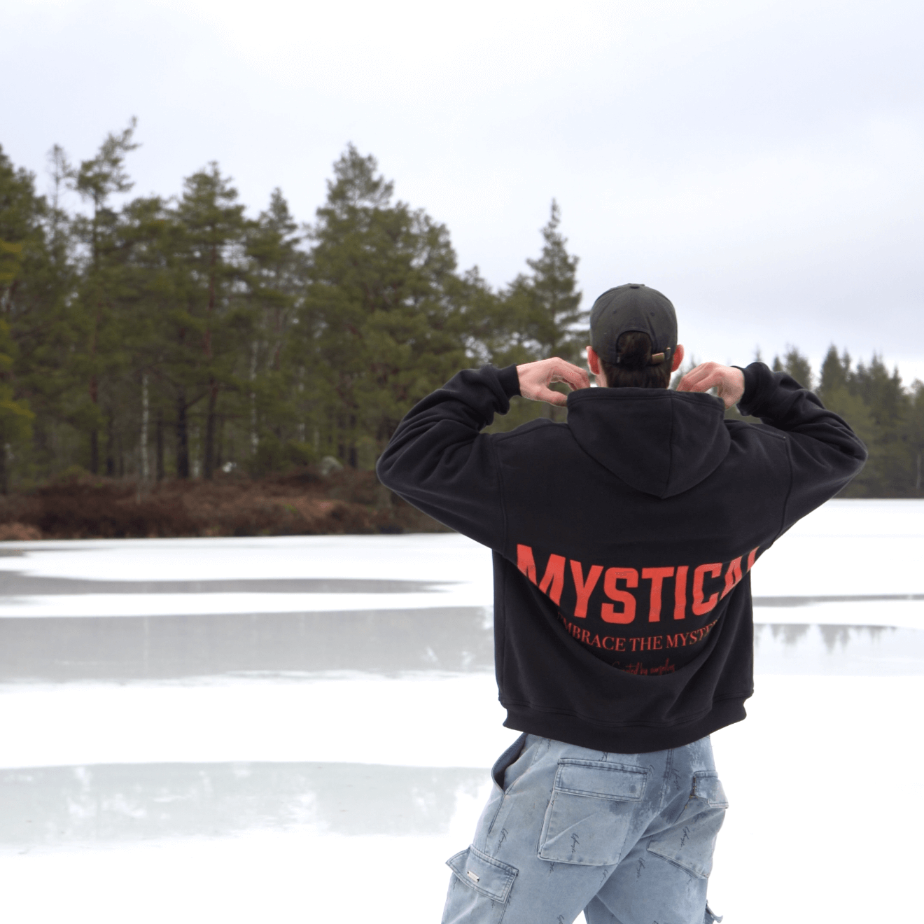 Oversized Hoodie Moving view hands on hood